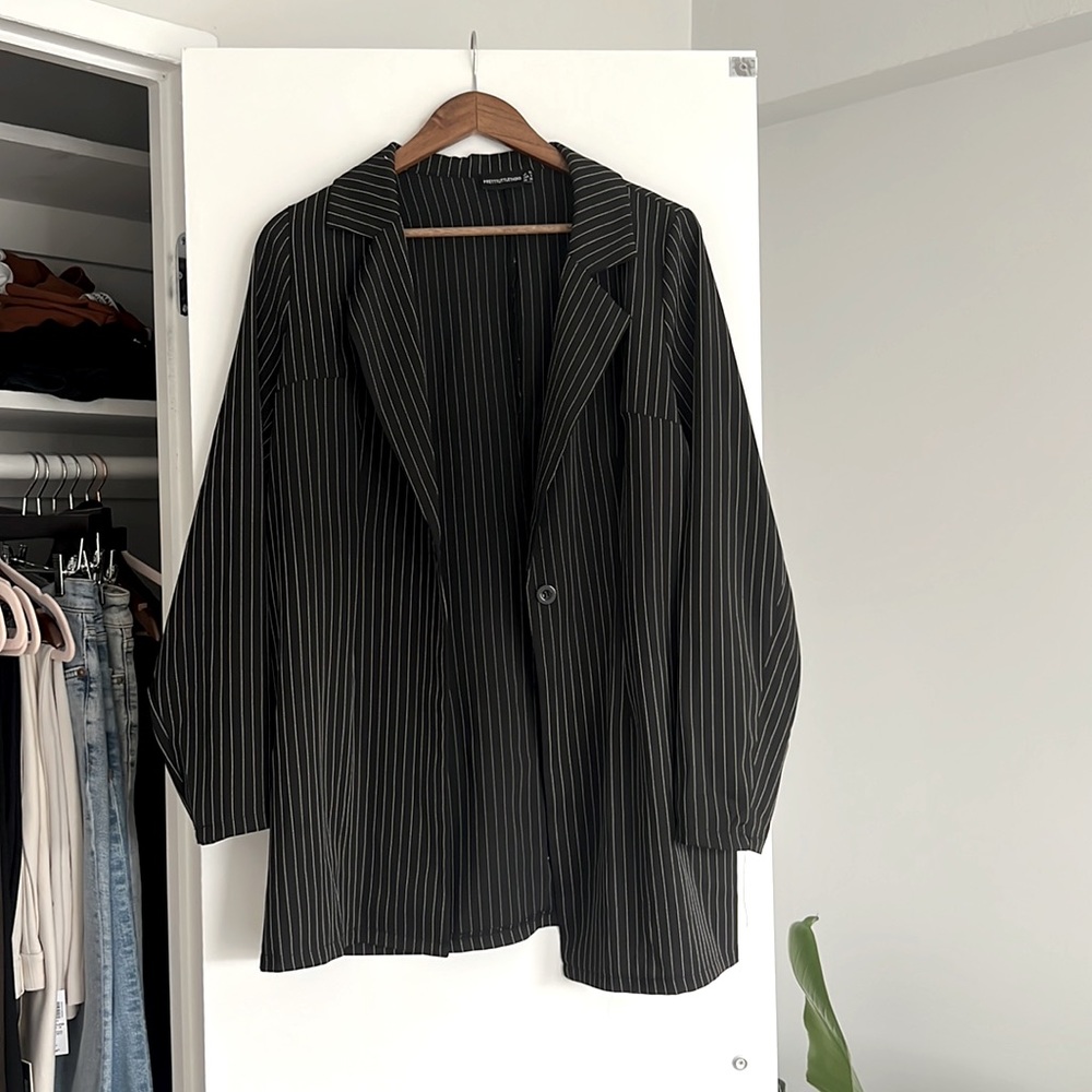🖤 PrettyLittleThing Black Pinstripe Oversized Woven Blazer